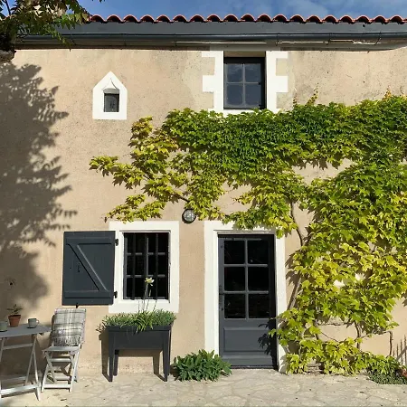 Des Abeilles - Cosy, Rural & Tranquil With Shared Pool