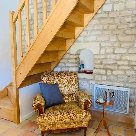 Des Abeilles - Cosy, Rural & Tranquil With Shared Pool Appartement *