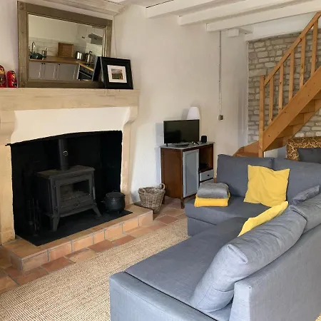 Des Abeilles - Cosy, Rural & Tranquil With Shared Pool Appartement Chives