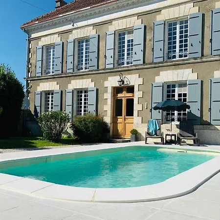 Appartement Des Abeilles - Cosy, Rural & Tranquil With Shared Pool