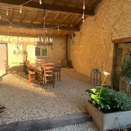 Des Abeilles - Cosy, Rural & Tranquil With Shared Pool Appartement *