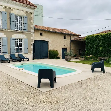 Des Abeilles - Cosy, Rural & Tranquil With Shared Pool Appartement *
