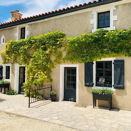 Appartement Des Abeilles - Cosy, Rural & Tranquil With Shared Pool Chives